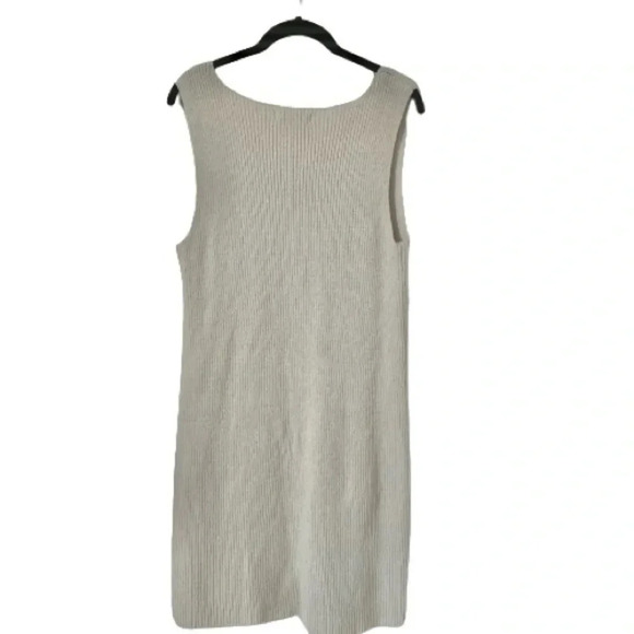 BB Dakota Women’s Sleeveless Knit Sweater Dress Size Medium Cream Mini V-Neck - Picture 2 of 8